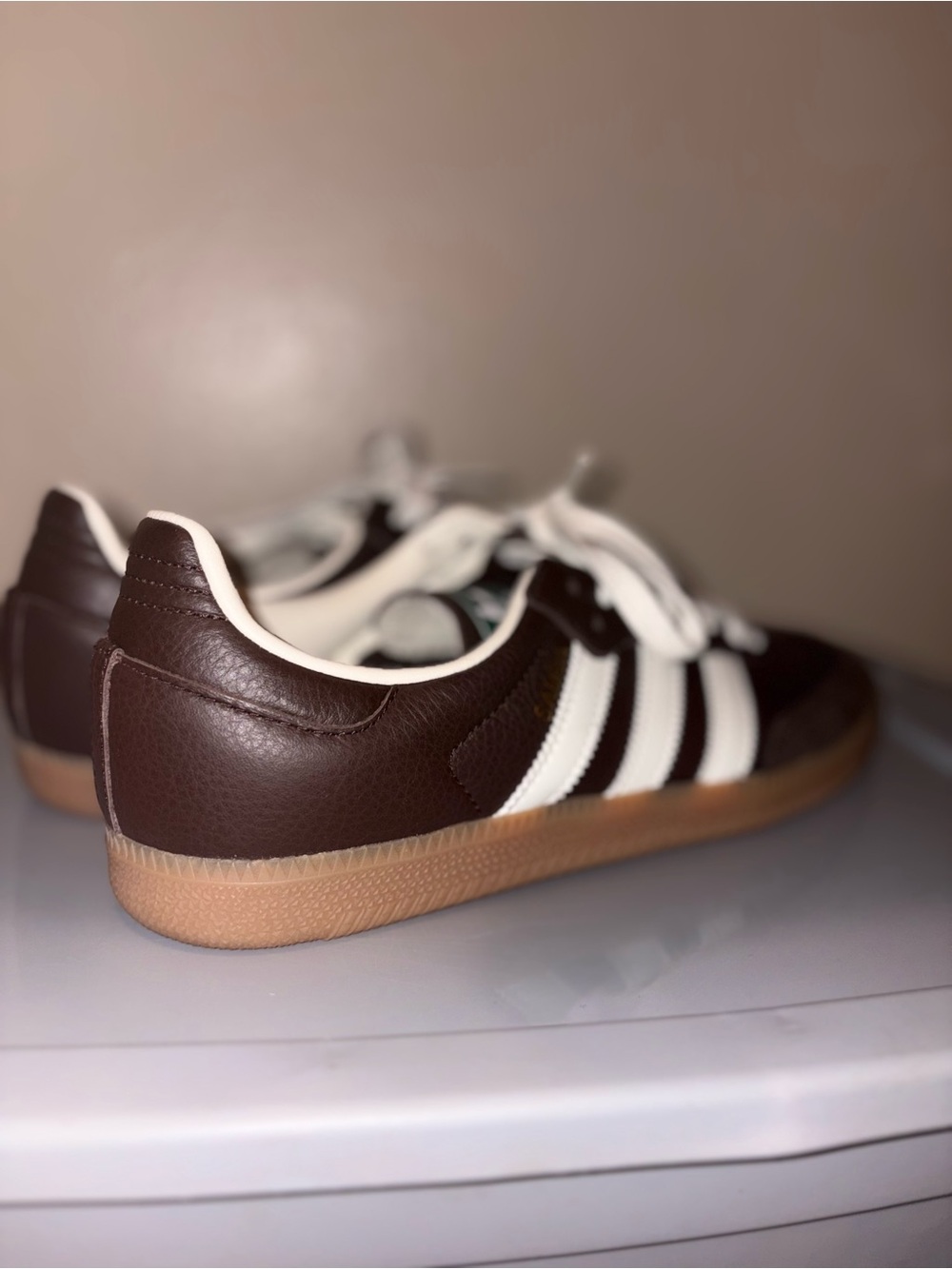 Adidas Men 9/ Women’s 7 Brown Leather Sneakers
